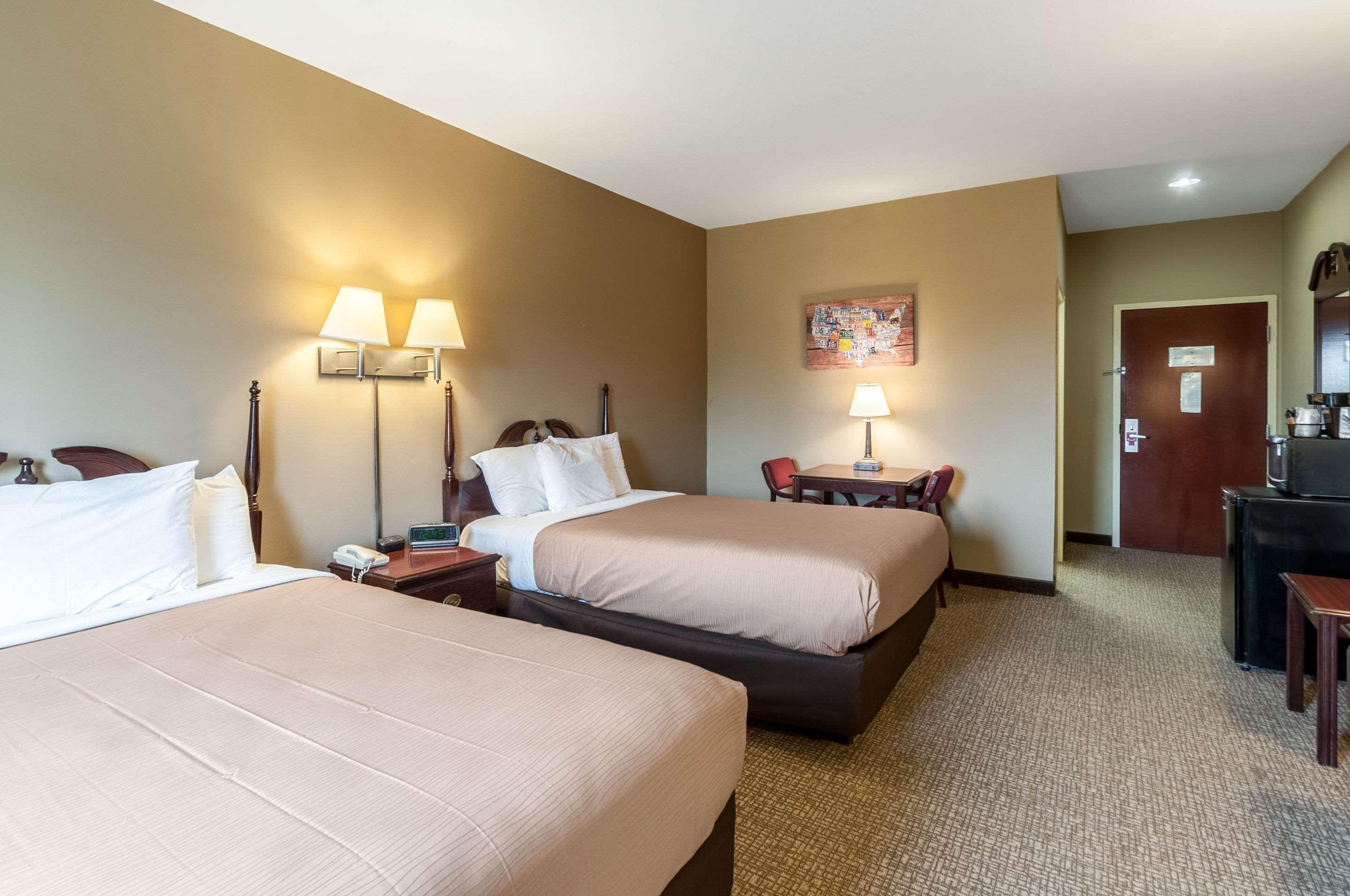 Hotel Econo & *