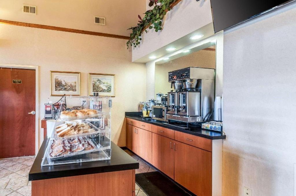 Hotel Econo &