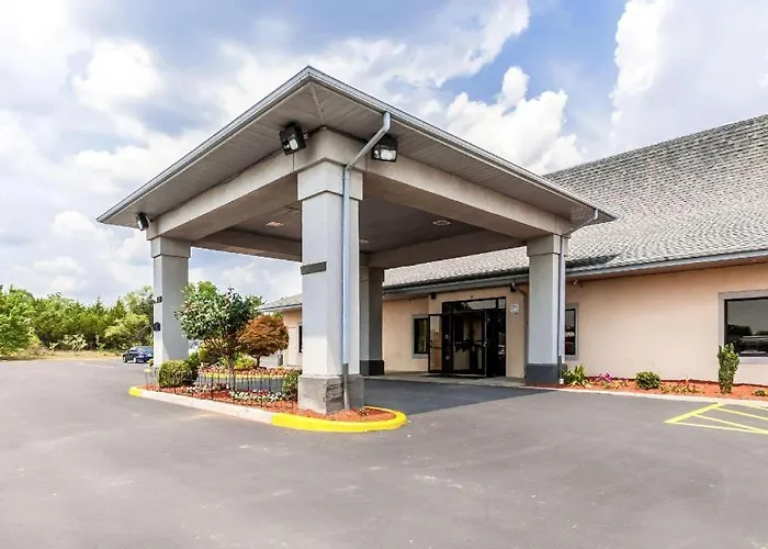Econo Lodge Inn & Suites